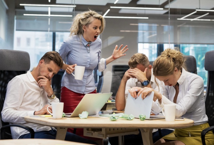 jak-rozpoznac-mobbing-w-pracy-i-gdzie-zglosic-takie-zachowania-recruitment-agency-poland-cracow